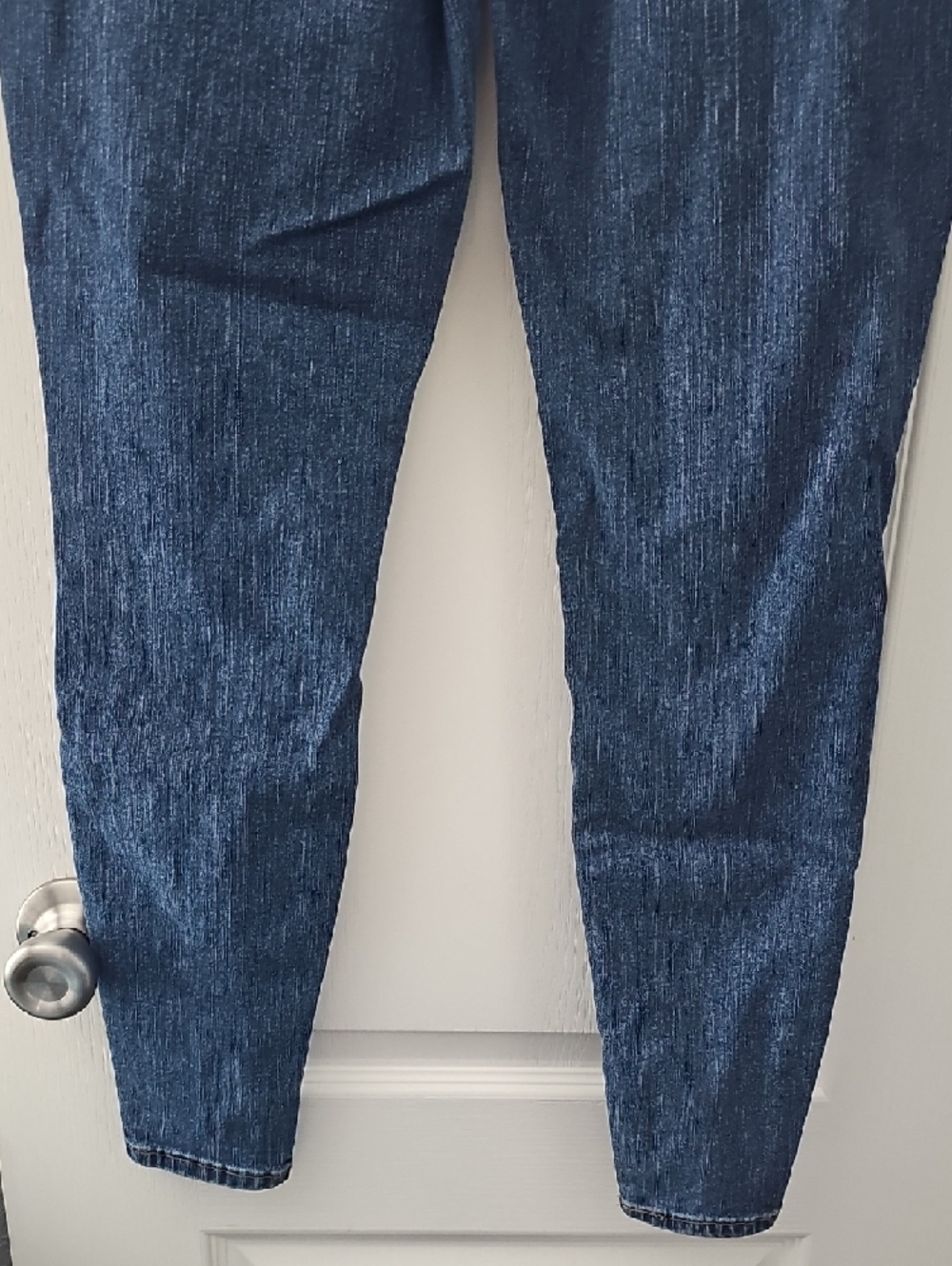 Signature by Levi Strauss Women's Skinny Mid-Blue Stretch Jeans - Picture 4 of 5